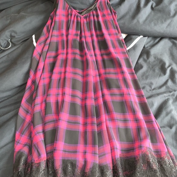 Checkered dress with lace - Picture 2 of 2